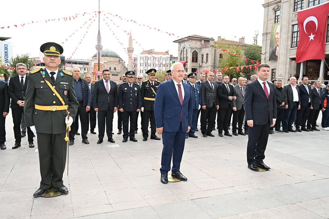 Aksaray'da 29 Ekim Cumhuriyet Bayramı Çelenk Sunma Töreni Düzenlendi