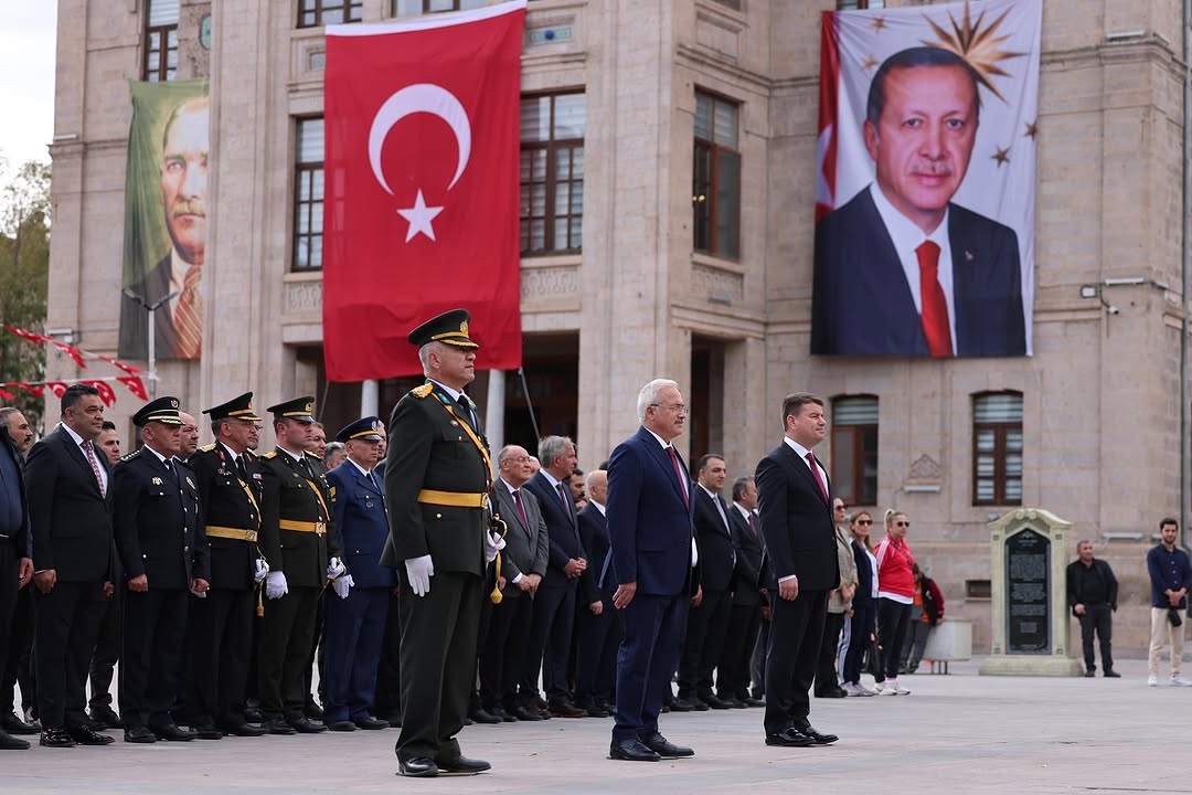 Aksaray'da 29 Ekim Cumhuriyet Bayramı Çelenk Sunma Töreni Gerçekleştirildi