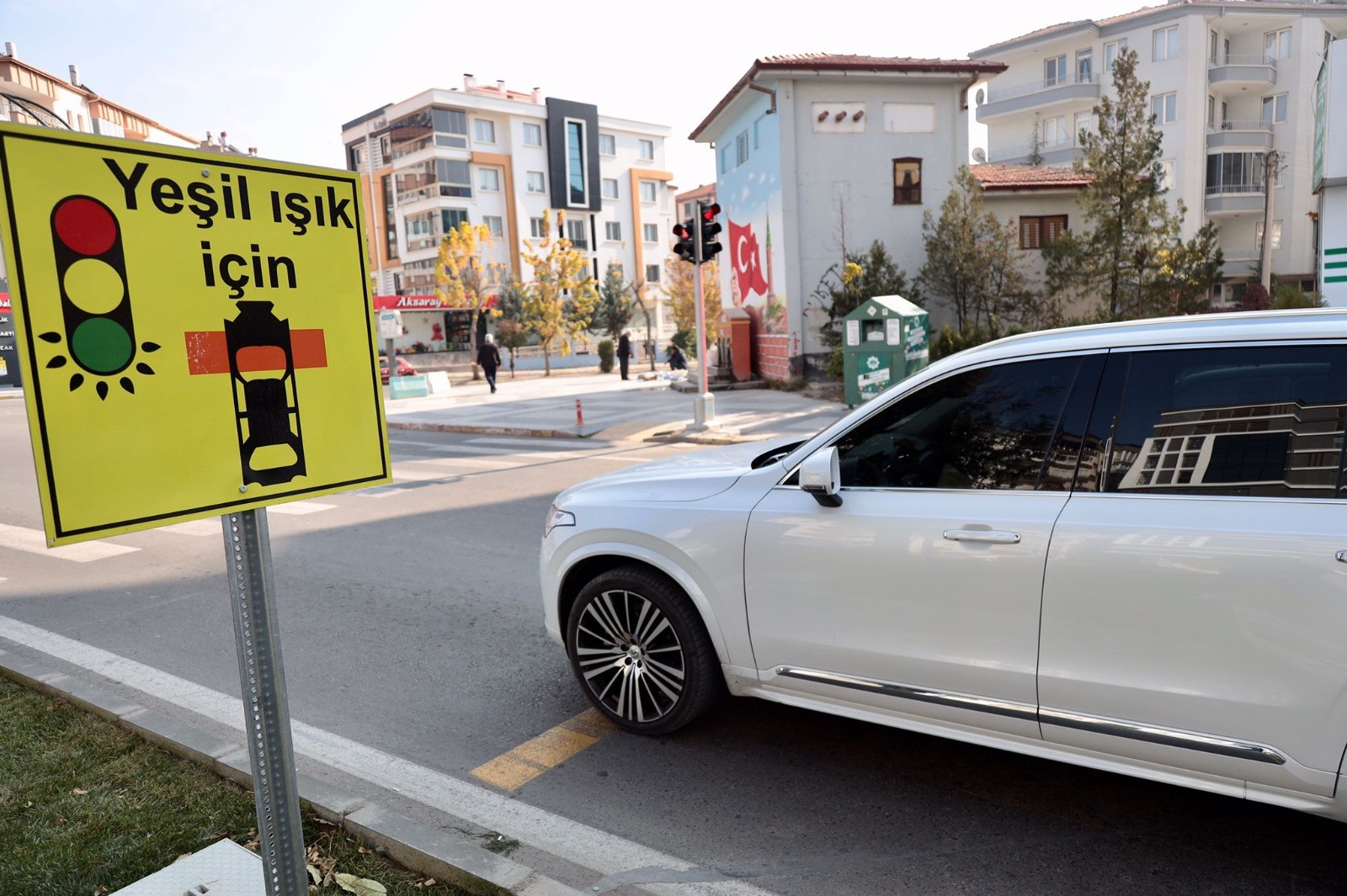 AKSARAY’DA TRAFİK YÖNETİMİNDE YAPAY ZEKÂ DÖNEMİ AKSARAY BELEDİYESİ, KAVŞAKLARI TEK MERKEZDEN YÖNETECEK AKILLI SİNYALİZASYON SİSTEMİNİ DEVREYE ALIYOR