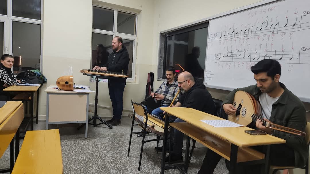 Halk Eğitim Koro çalışmalarında Vefa yüklü Anlamlı parça duygulandırdı