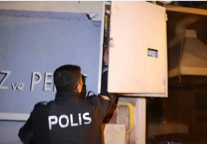 Aksaray'da Polis Devriyesi Muhtemel Yangını Önledi
