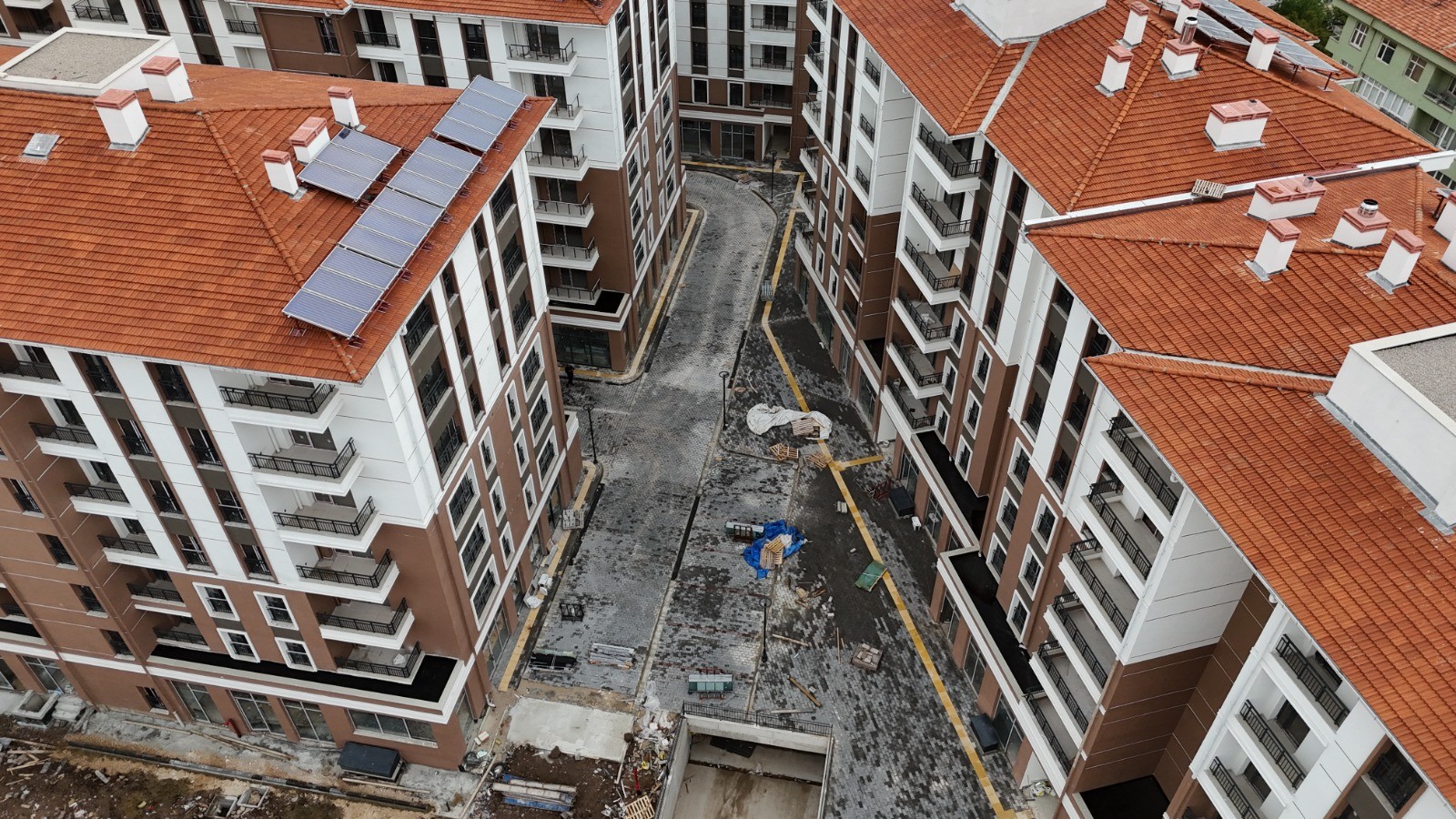 HAMİDİYE KENTSEL DÖNÜŞÜM PROJESİNDE TALİ YOLLAR VE KALDIRIMLAR TAMAMLANDI