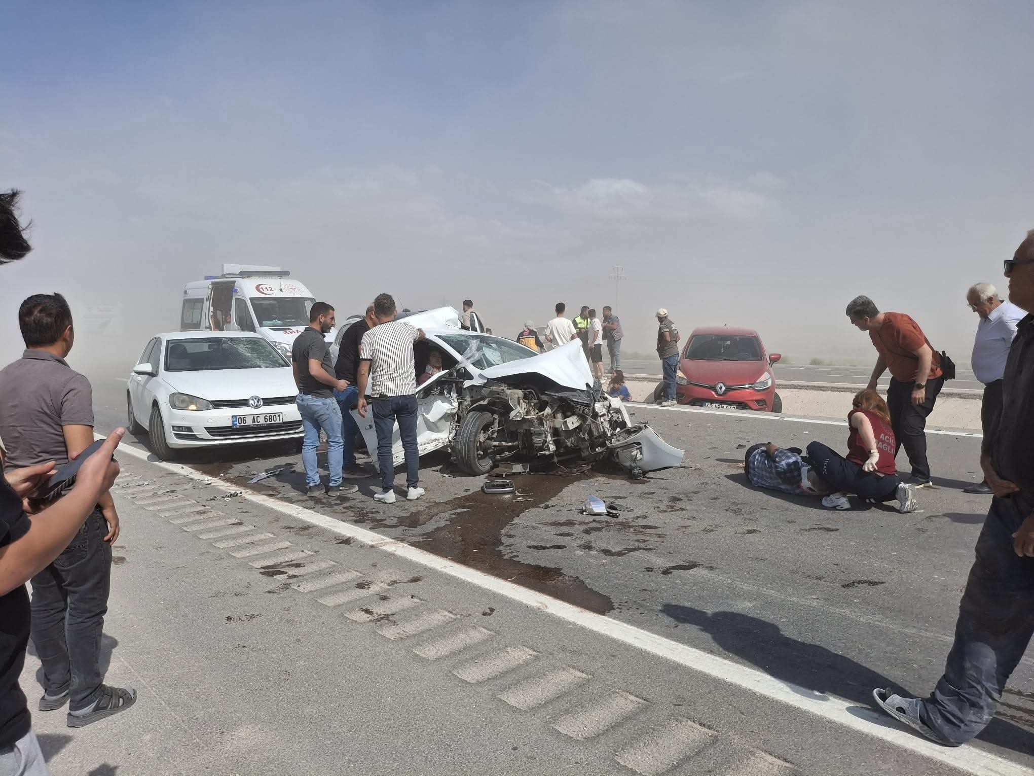 Aksaray'da Kum Fırtınası Zincirleme Kazaya Yol Açtı: Çok Sayıda Yaralı Var
