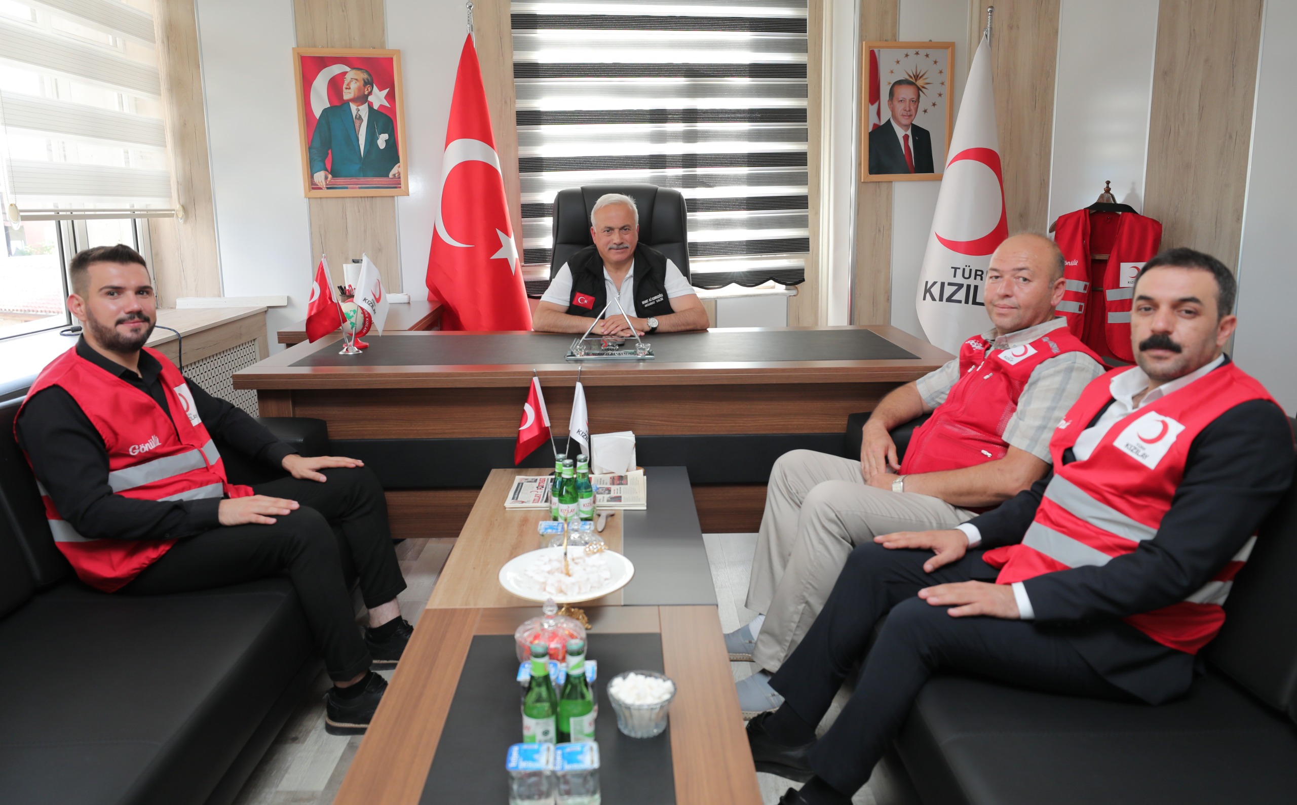 Vali Kumbuzoğlu’ndan Kızılay Aksaray Şubesi’ne Ziyaret