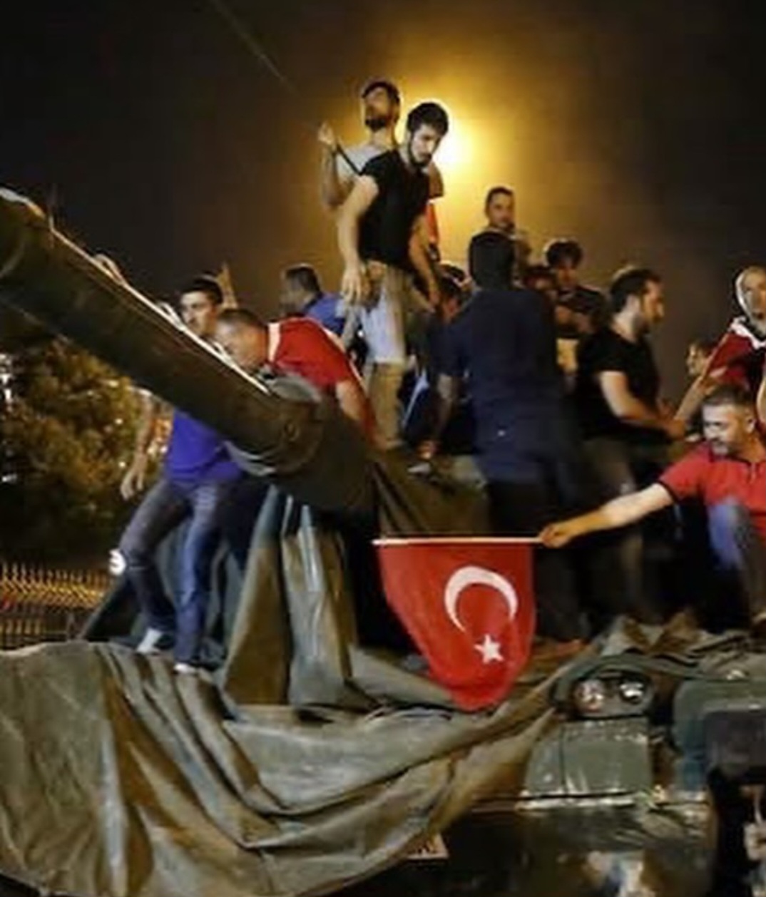 15 Temmuz Darbe Girişimi: Milletin Devletine Sahip Çıkması ve Ordunun Milli Kimliği