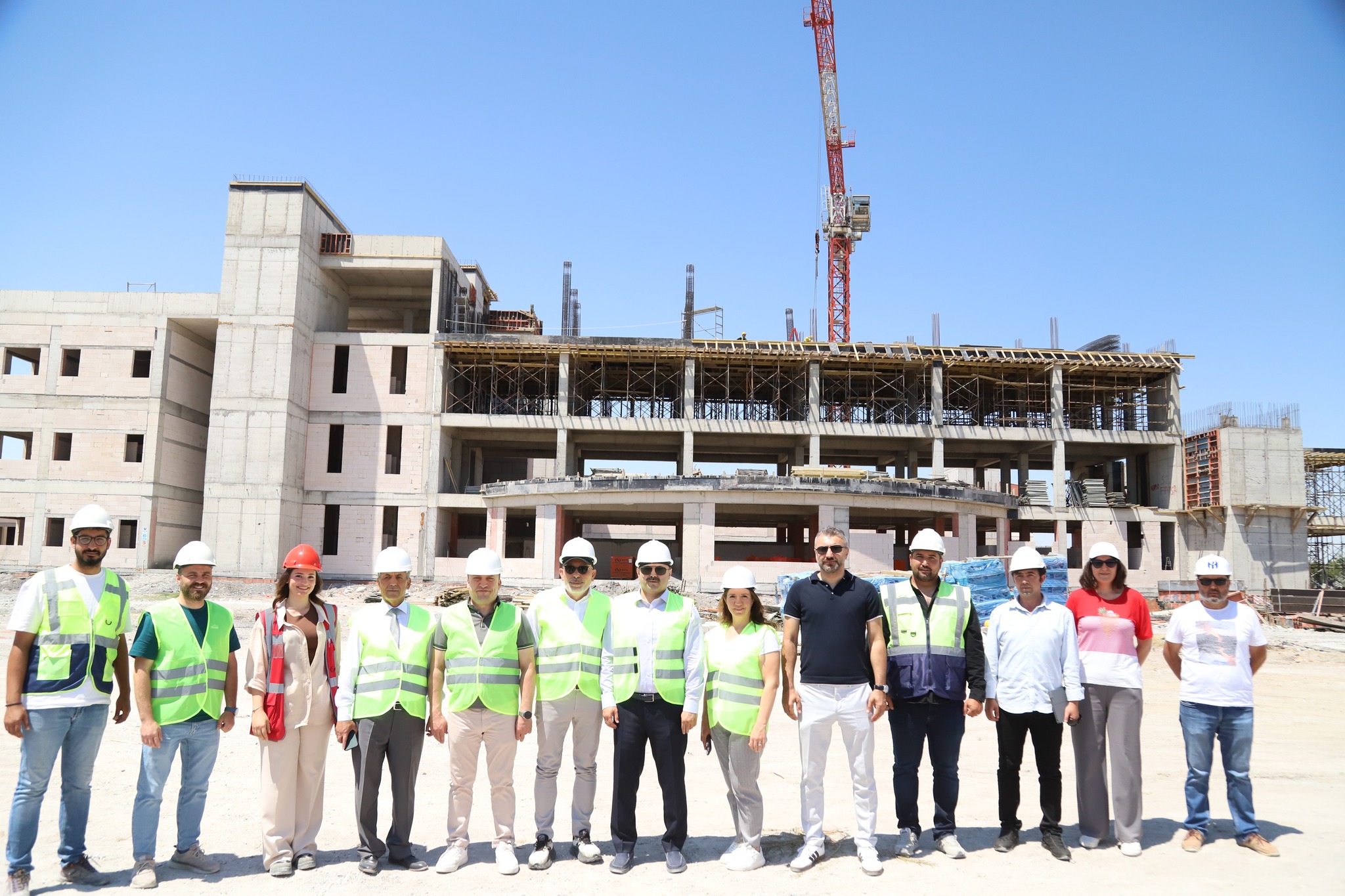 Teknopark ve Tıp Fakültesi Temel  Bilimler binaları hızla tamamlanıyor