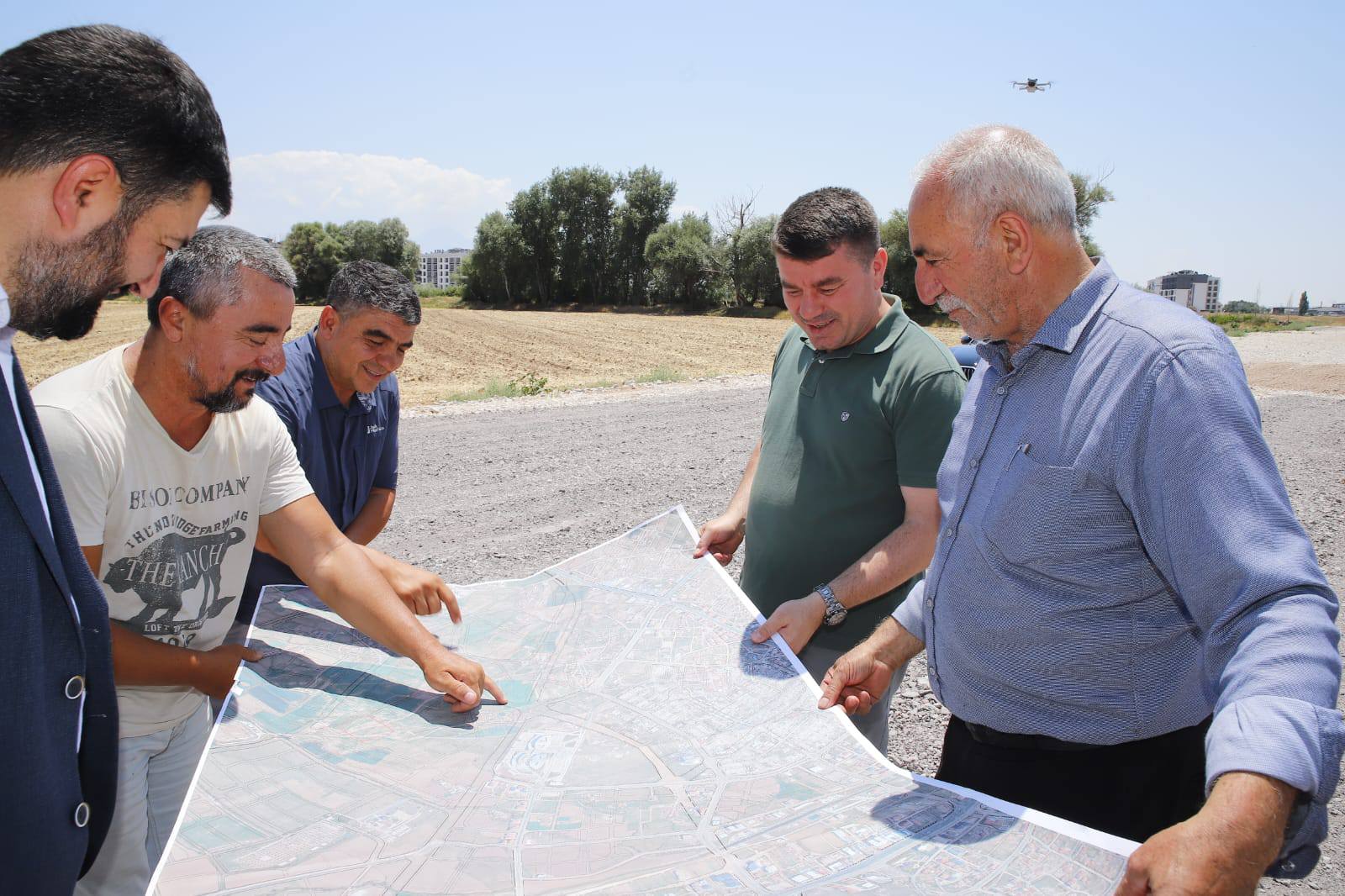 BAŞKAN DİNÇER, 40 METRELİK YENİ ÇEVRE YOLU’NDA İNCELEMELERDE BULUNDU