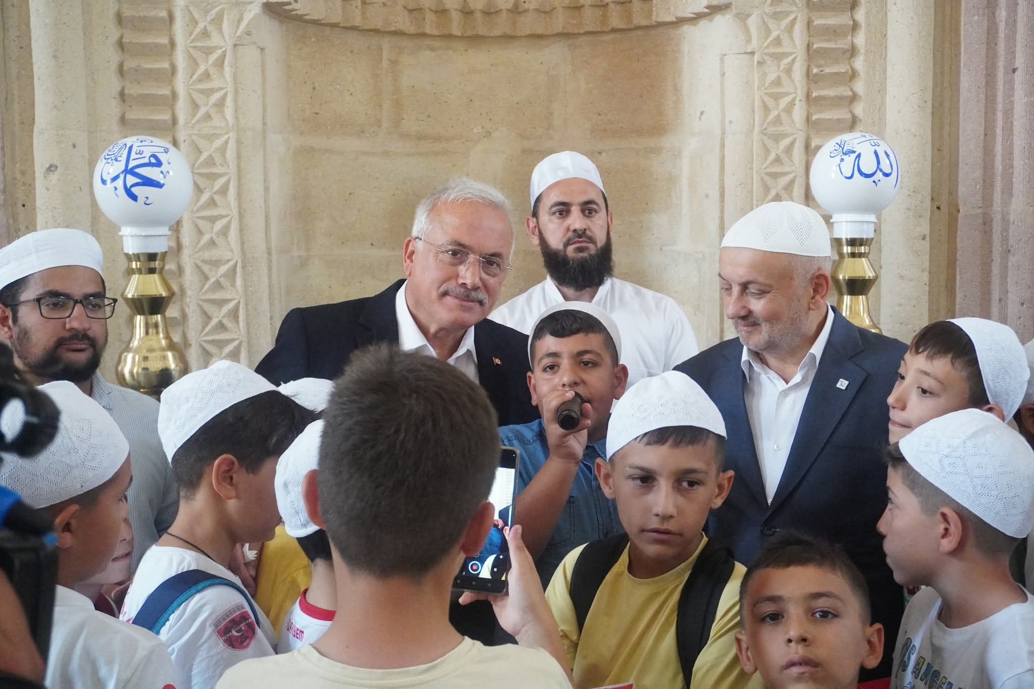 Yaz Kur’an Kursundaki öğrencilerin hediye merasimleri gerçekleşti