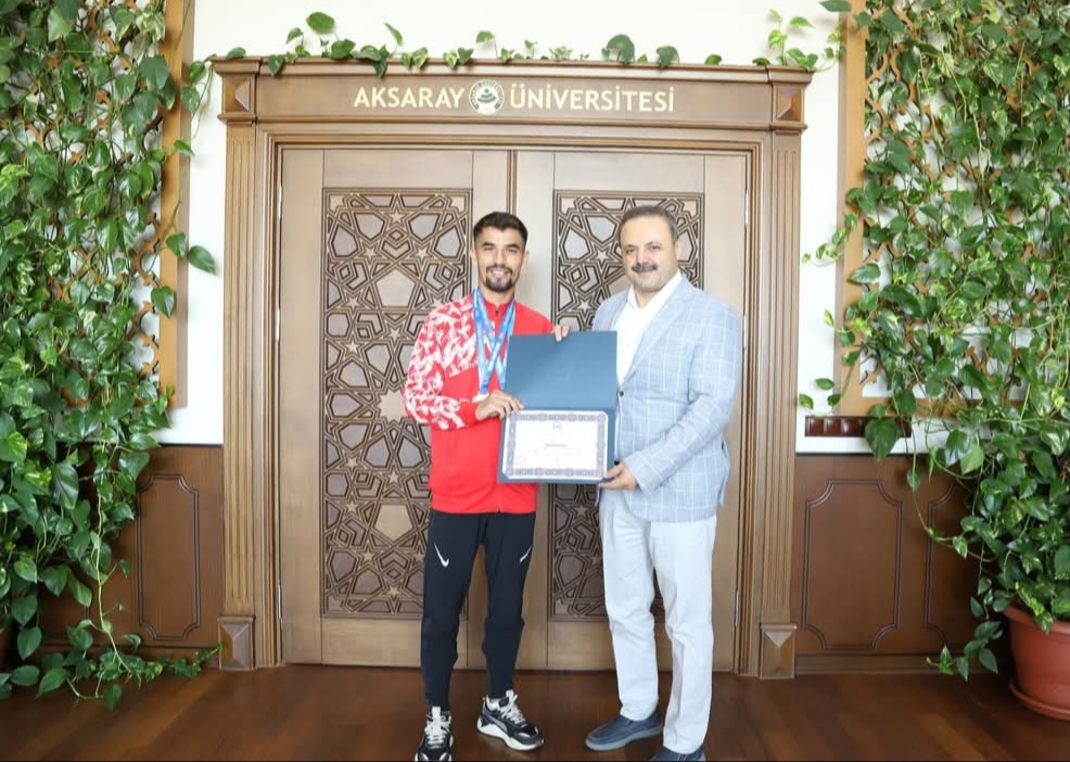 Rektör Arıbaş’tan dünya ikincisi olan    ASÜ’lü milli sporcuya teşekkür belgesi