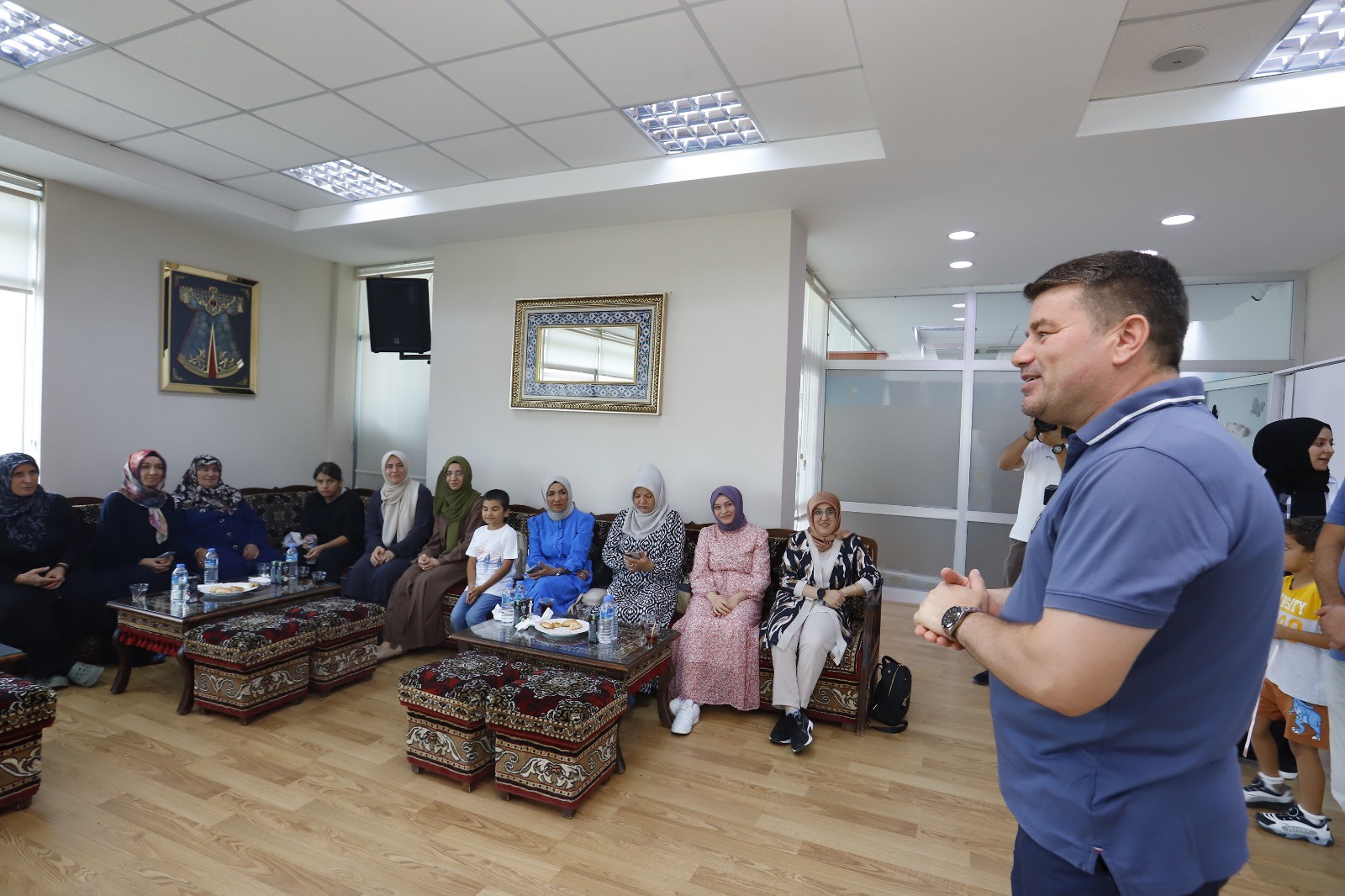 BELEDİYE BAŞKANI DR. EVREN DİNÇER, SELİME SULTAN KADIN AKTİVİTE MERKEZİNDE KANDİL PROGRAMINA KATILDI