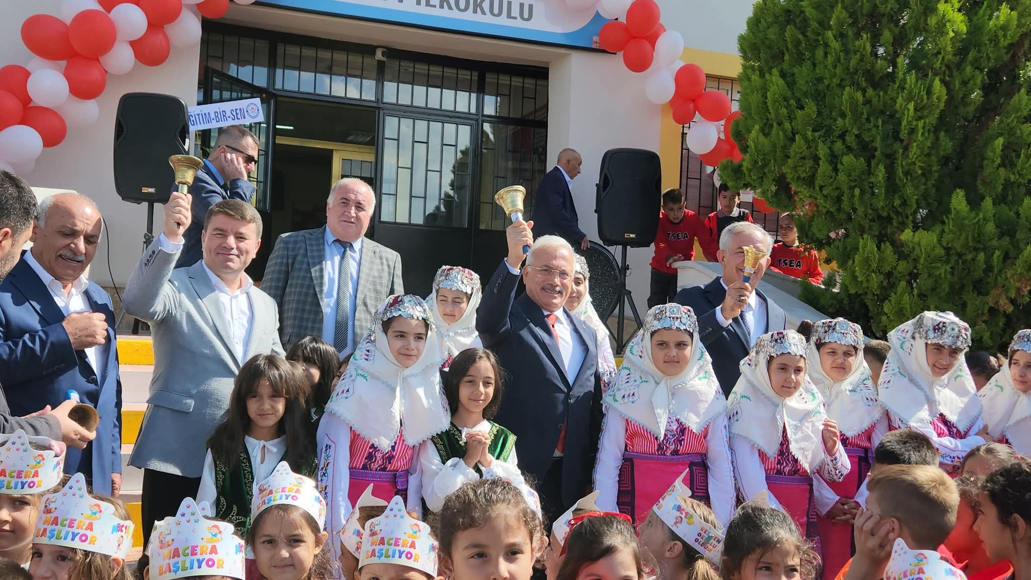 Aksaray’da 2025-2026 eğitim-öğretim yılı açılış töreni, Şehit Erdal Akbulut İlköğretim Okulu’nda gerçekleşti.