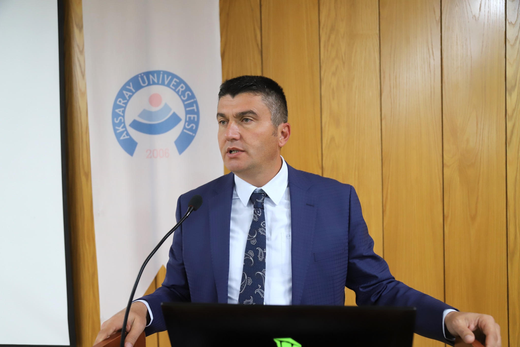 Rektör Arıbaş: İletişimde yapılanlar yasal mı ahlaki mi?
