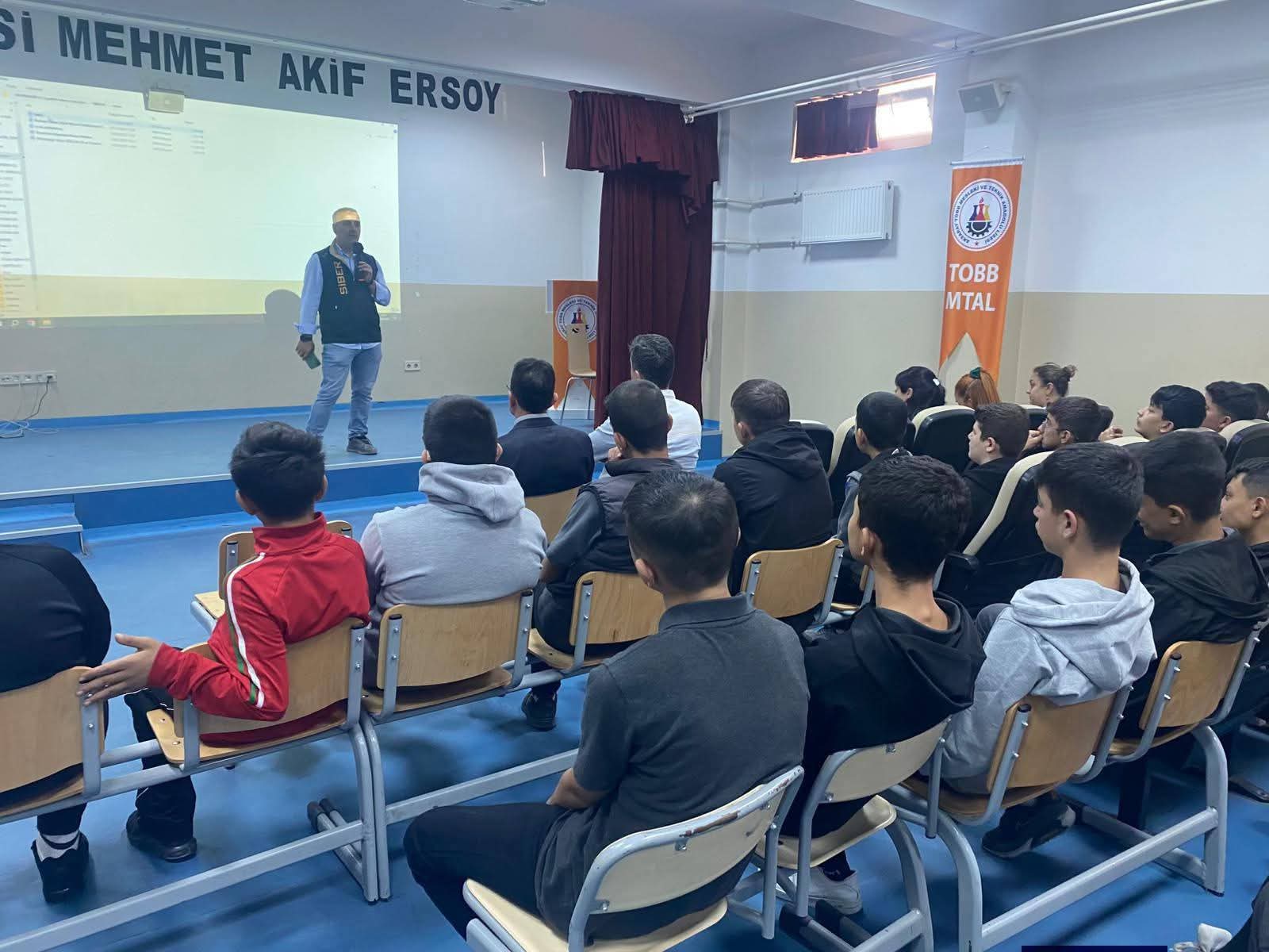Aksaray’da 900 Öğrenci ve 40 Öğretmene Siber Güvenlik Eğitimi