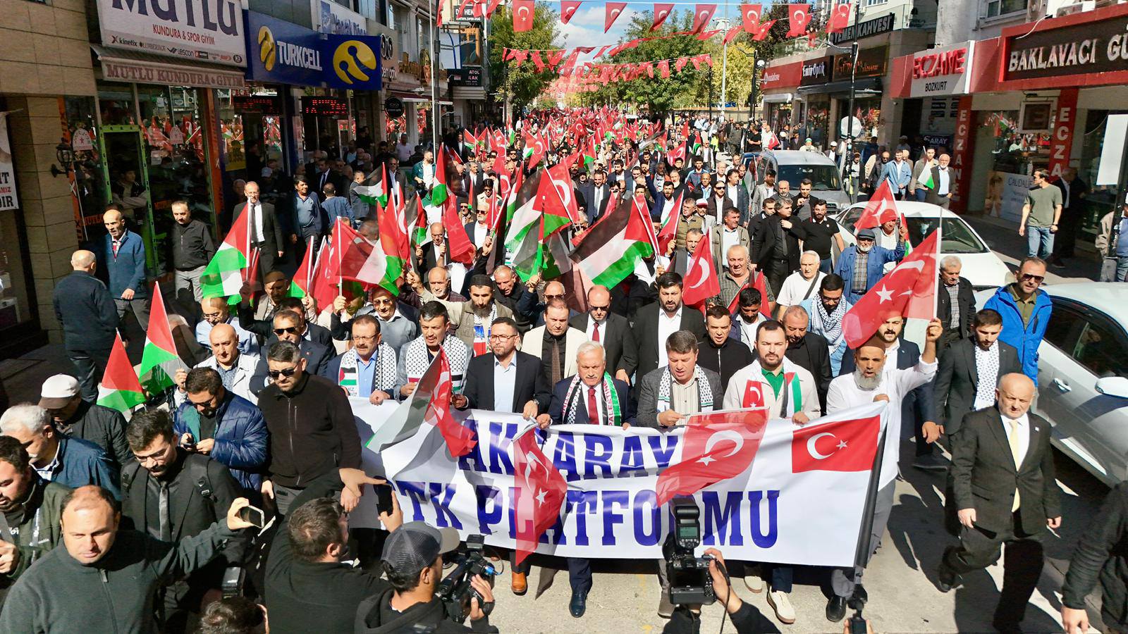 AKSARAY’DA GAZZE’YE DESTEK YÜRÜYÜŞÜ YOĞUN KATILIMLA GERÇEKLEŞTİRİLDİ