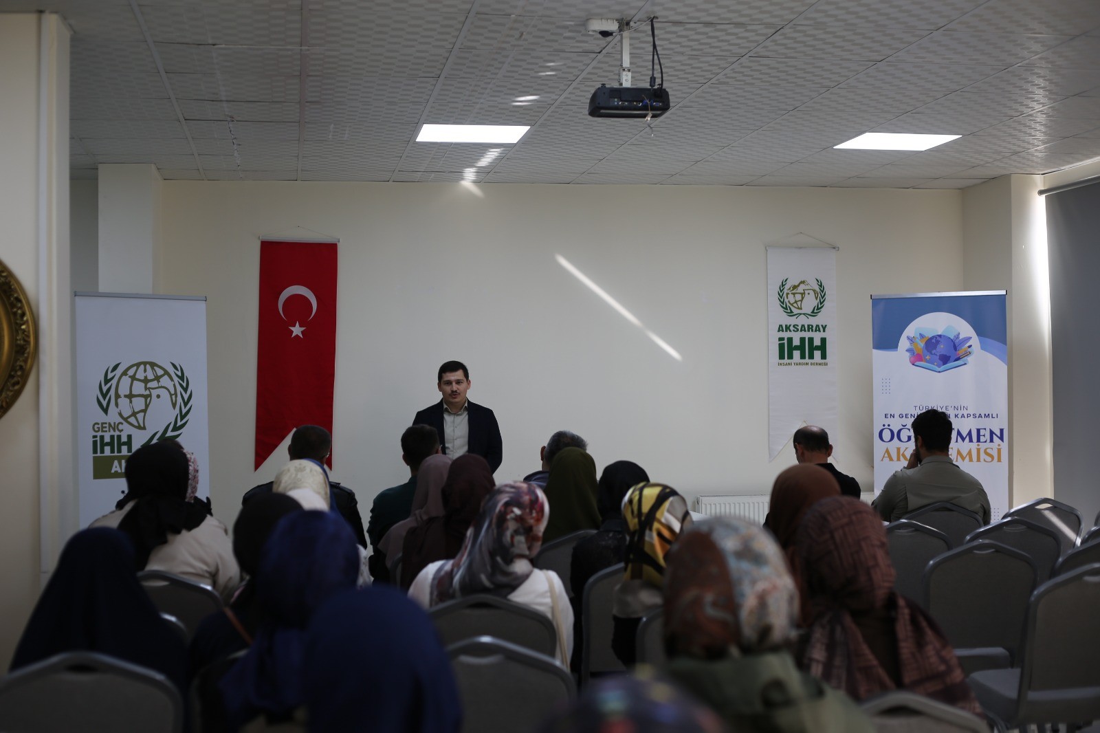 AKSARAY İHH’DAN ÖĞRETMEN AKADEMİSİ AÇILIŞI