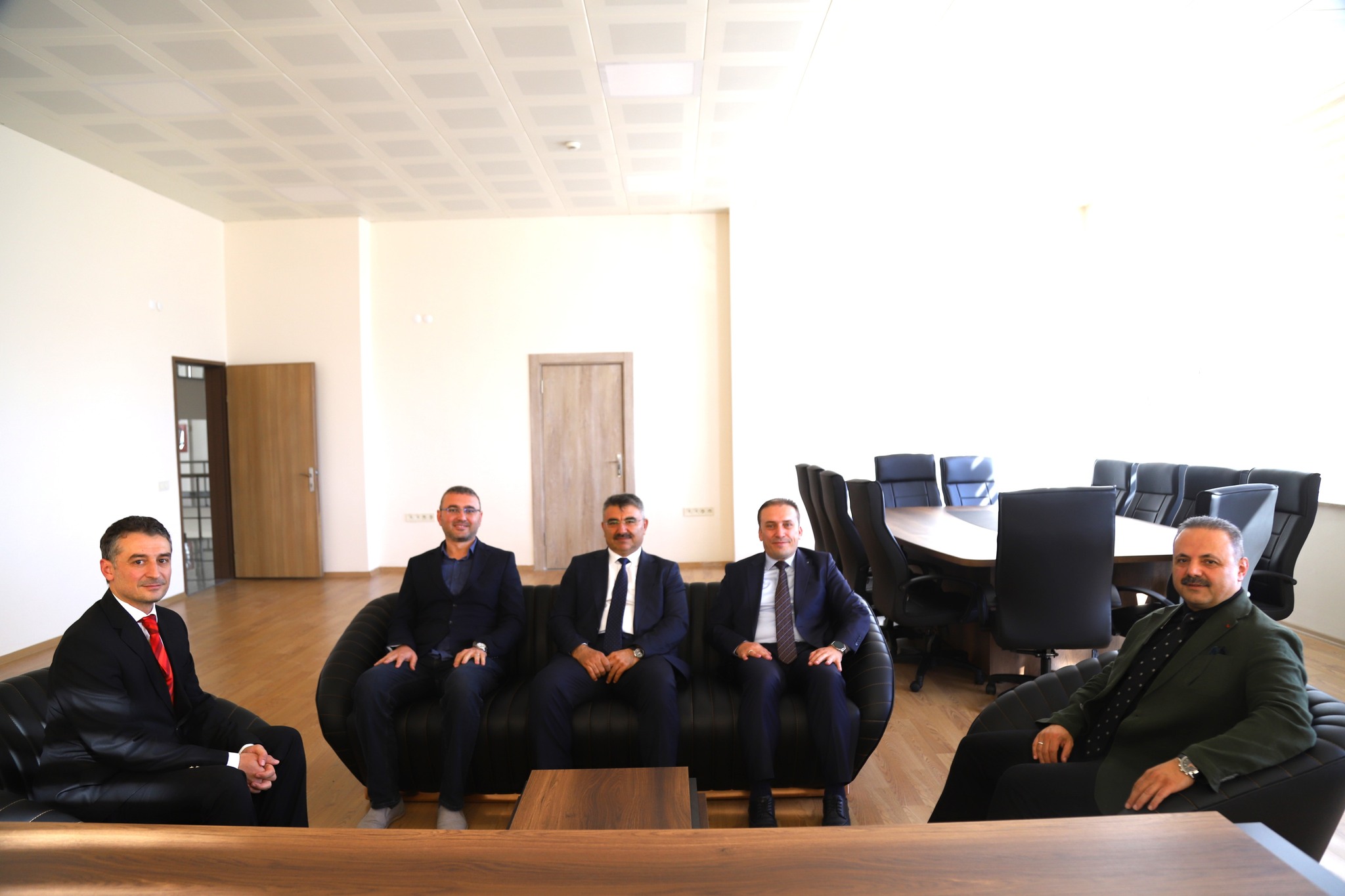 Rektör Arıbaş’tan Bilgisayar ve Bilişim Bilimleri Fakültesi Dekanı Prof. Dr. Akbal’a hayırlı olsun ziyareti