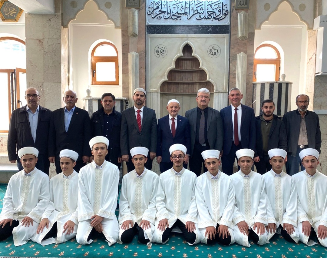 HIFZINI TAMAMLAYAN 9 ÖĞRENCİ İÇİN HAFIZLIK İCAZET MERASİMİ DÜZENLENDİ