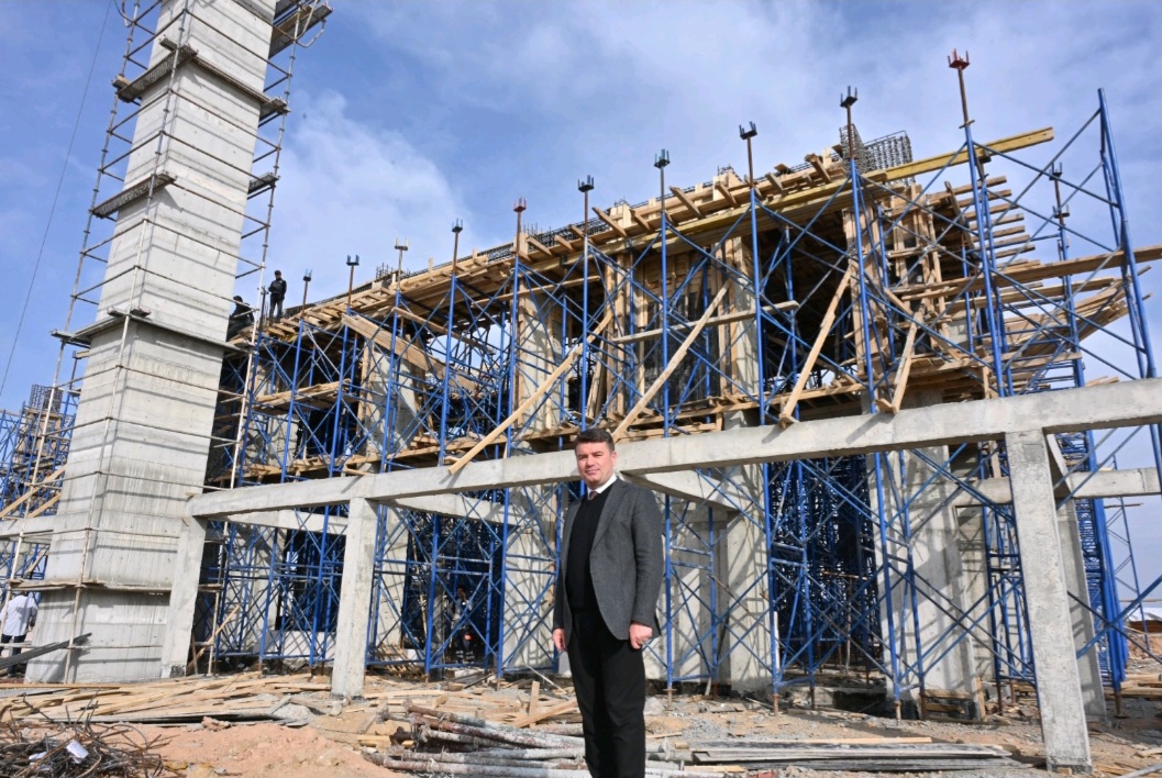 BAŞKAN  DİNÇER, YENİ ŞEHİR MEZARLIĞINDA DEVAM EDEN KÜLLİYE PROJESİNİ YERİNDE İNCELEDİ