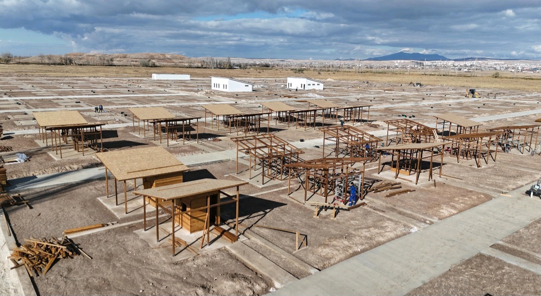 AKSARAY’DA HOBİ BAHÇESİ PROJESİNDE MONTAJ ÇALIŞMALARI SÜRÜYOR