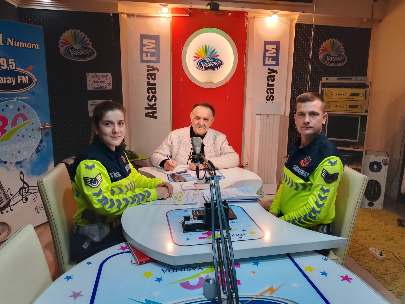 AKSARAY FM’DE HAYAT KURTARAN YAYIN: EMNİYET KEMERİ VE KASK VURGUSU