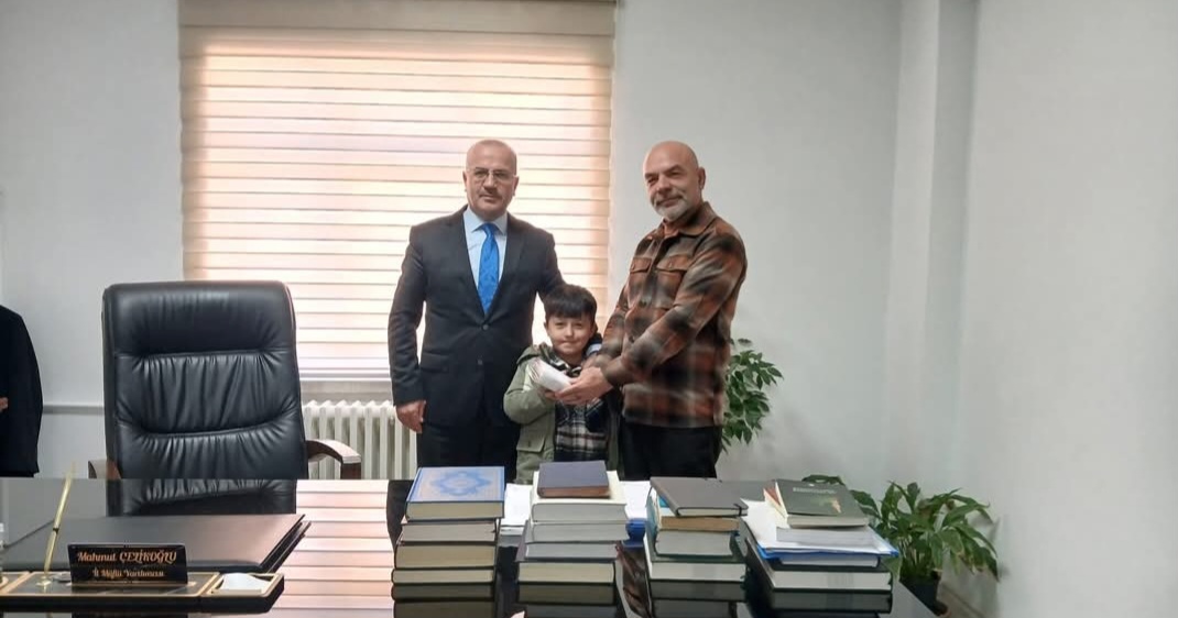 Ortaokul Öğrencileri Duyarsız Kalmadı! Hayır Çarşısı Düzenlenerek Geliri “Gazze’ye” Bağışlandı.