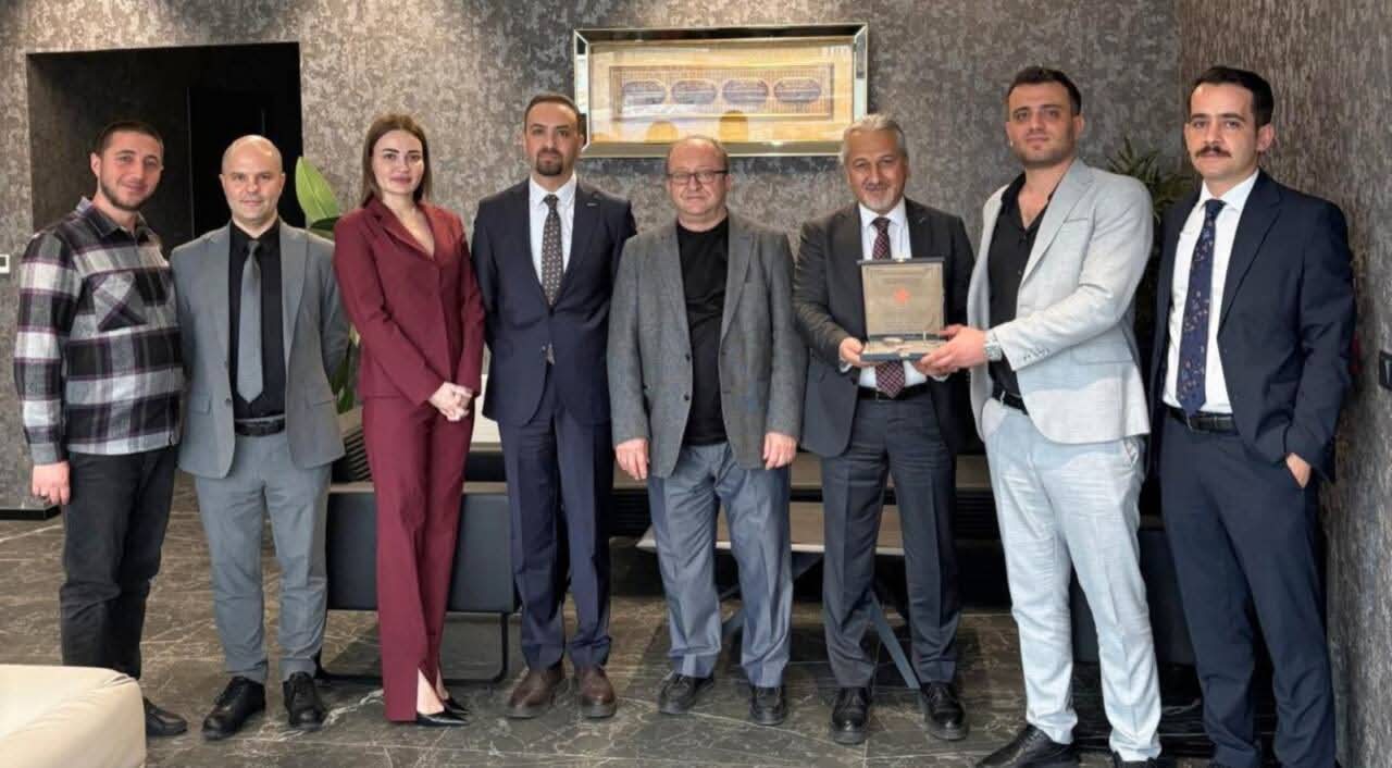 Kuzeyboru, Başarılı Bayisini Plaketle Ödüllendirdi