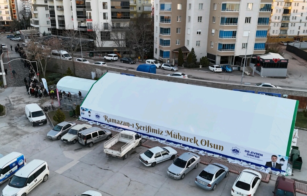 AKSARAY BELEDİYESİ İFTAR ÇADIRLARINDA 3 BİNDEN FAZLA VATANDAŞI AYNI SOFRADA BULUŞTURUYOR