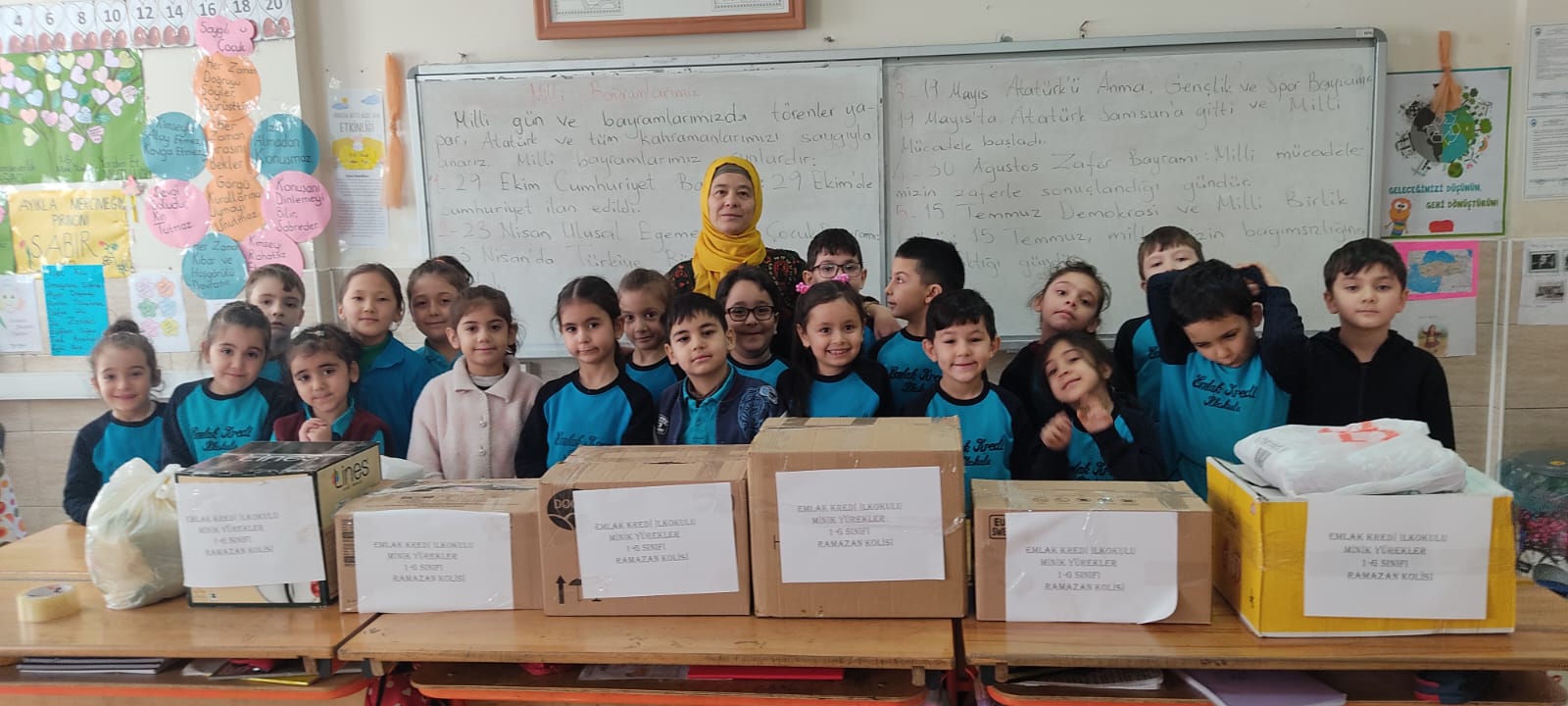 Emlak Kredi İlkokulu öğrencileri, minicik elleri kocaman yürekleri ile RAMAZAN KOLİLERİ hazırladı.