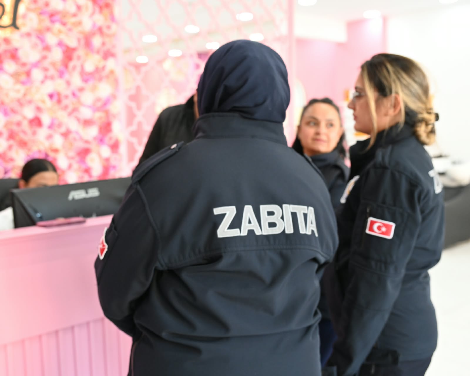 AKSARAY BELEDİYESİ ZABITA EKİPLERİNDEN KUAFÖR VE GÜZELLİK SALONLARINA DENETİM