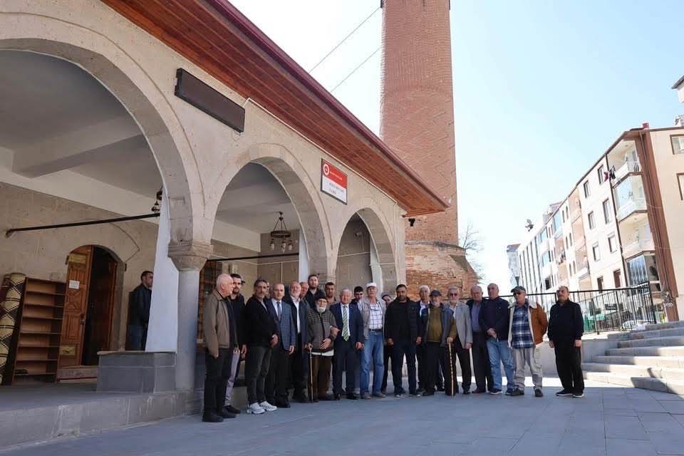 Vali Murat Duru, Eğri Minare Camii’nde Vatandaşla  Buluştu
