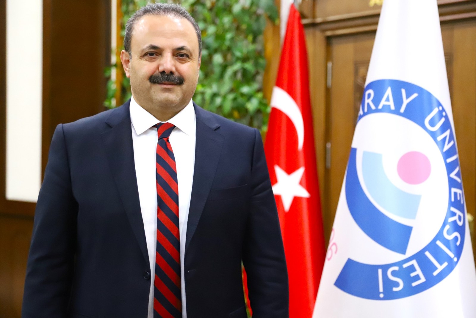 Rektör Arıbaş: Cumhuriyetimizi gelecek nesillere güçlü bir şekilde taşıyacağız